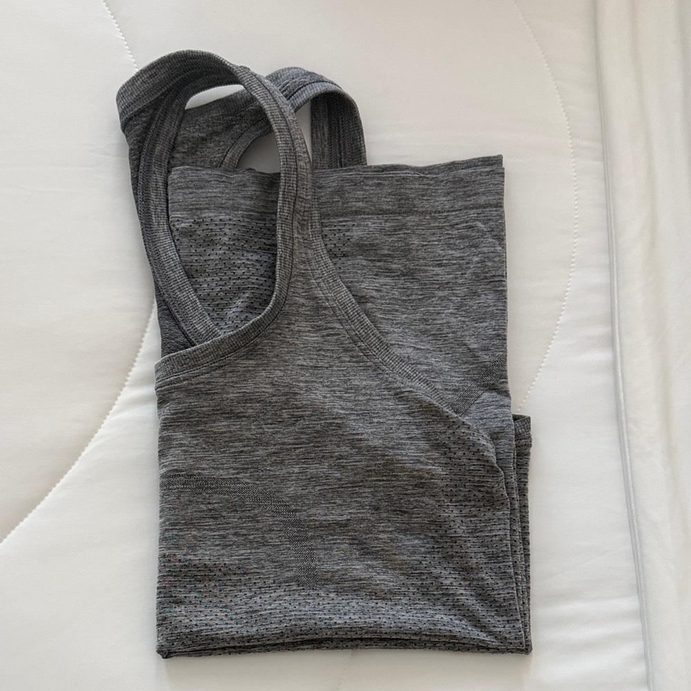 Lululemon Gray Size 6 Athletic Tank Top